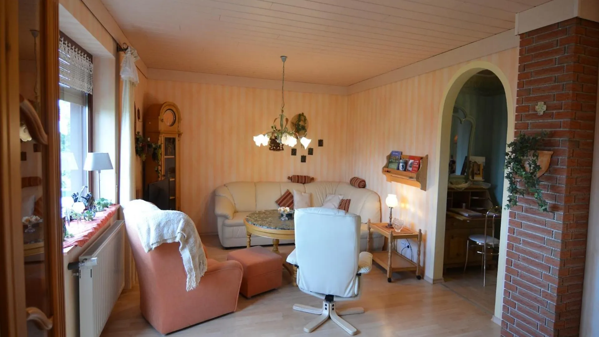 Semesterbostad Quaint Apartment In Zeil Am Main With Terrace Tyskland